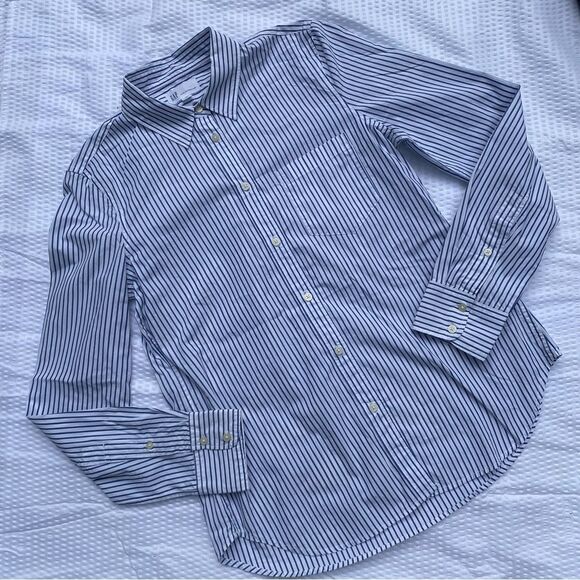 Gap XS Fitted Boyfriend button down shirt pin stripe NWT Size Small - Picture 1 of 5